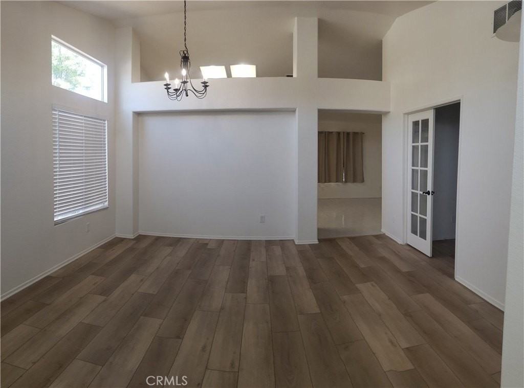 3080 Hampton Ave - Photo 4 of 13