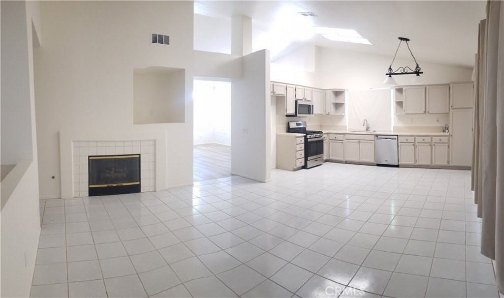 3080 Hampton Ave - Photo 5 of 13