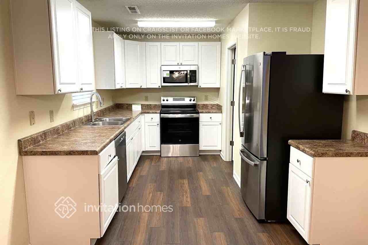 1905 Dunsmore Ln - Photo 5 of 13