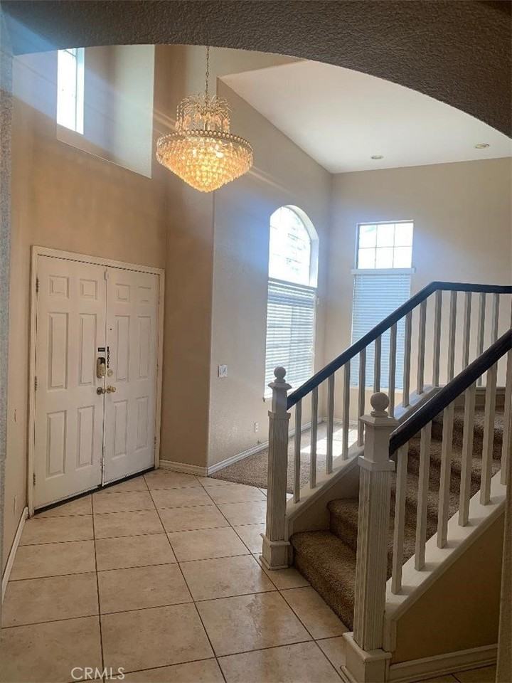 2835 S Bon View Ave - Photo 2 of 10