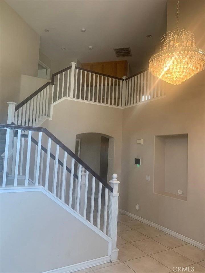 2835 S Bon View Ave - Photo 3 of 10