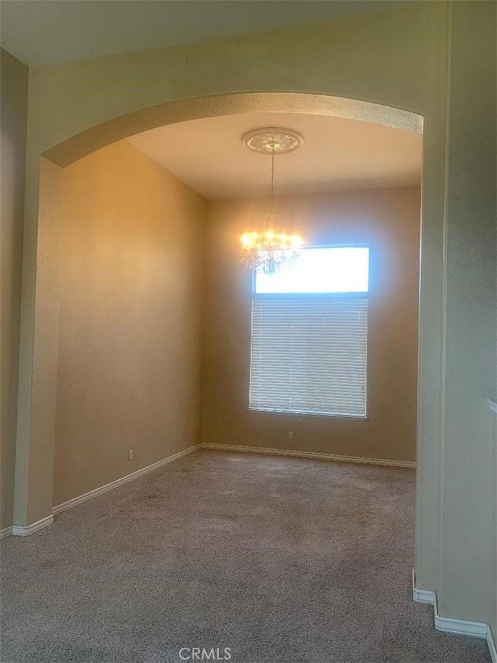 2835 S Bon View Ave - Photo 4 of 10