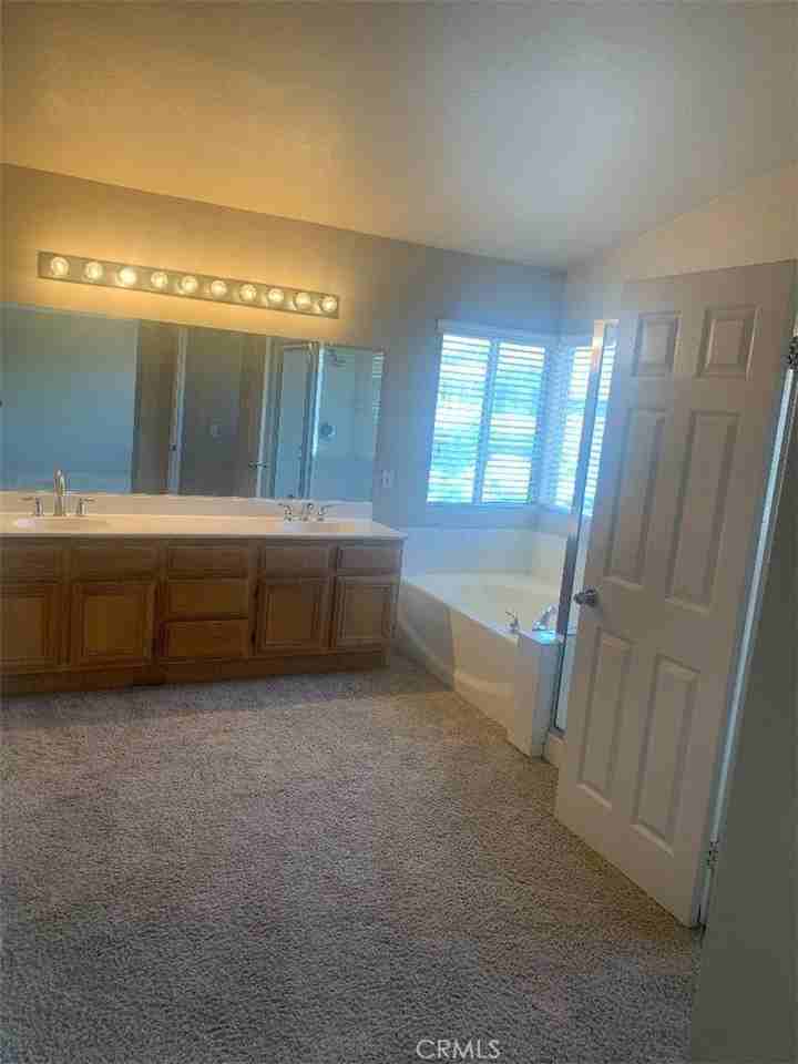 2835 S Bon View Ave - Photo 7 of 10