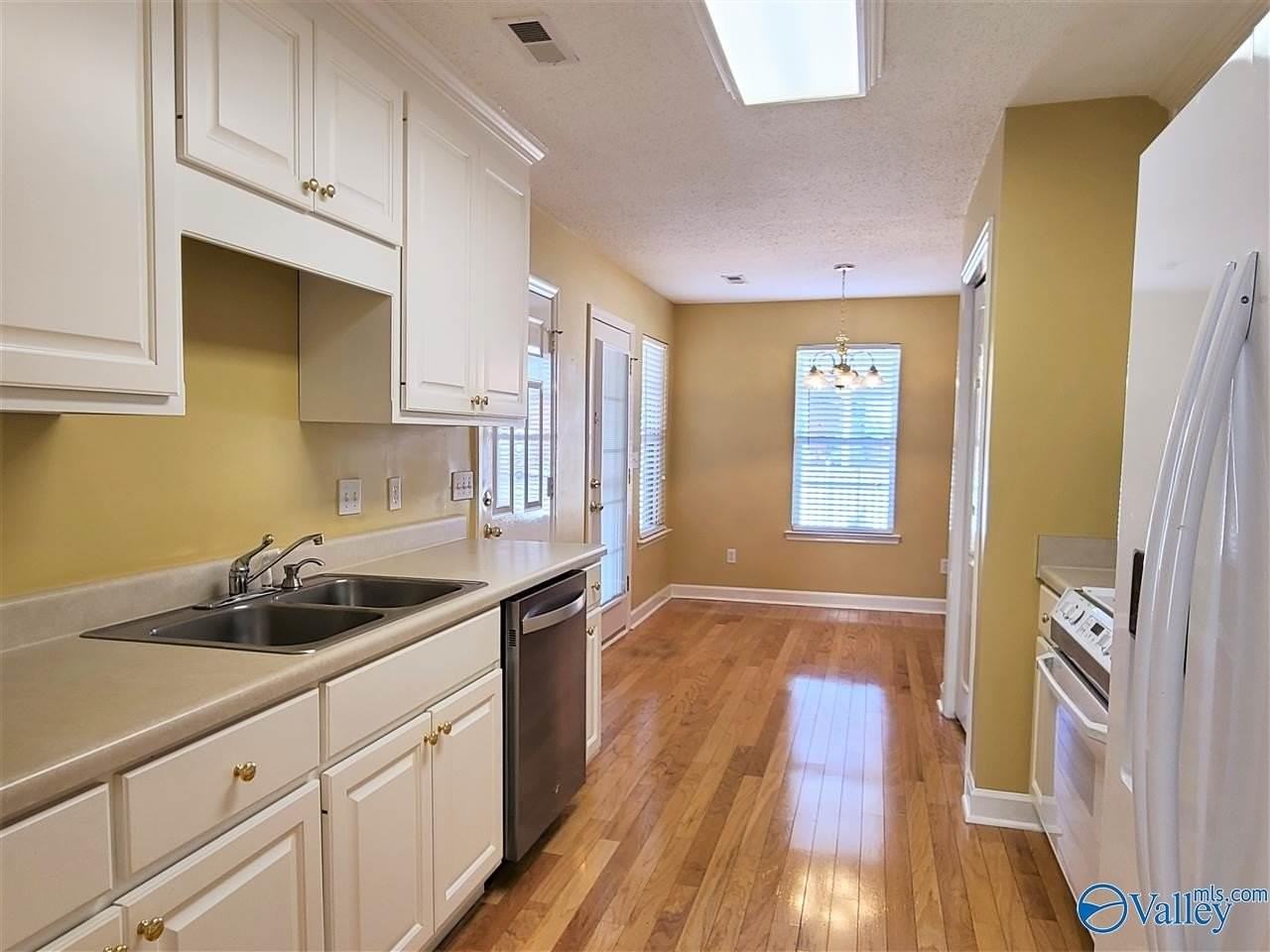 5308 Frankford Dr Se - Photo 6 of 20