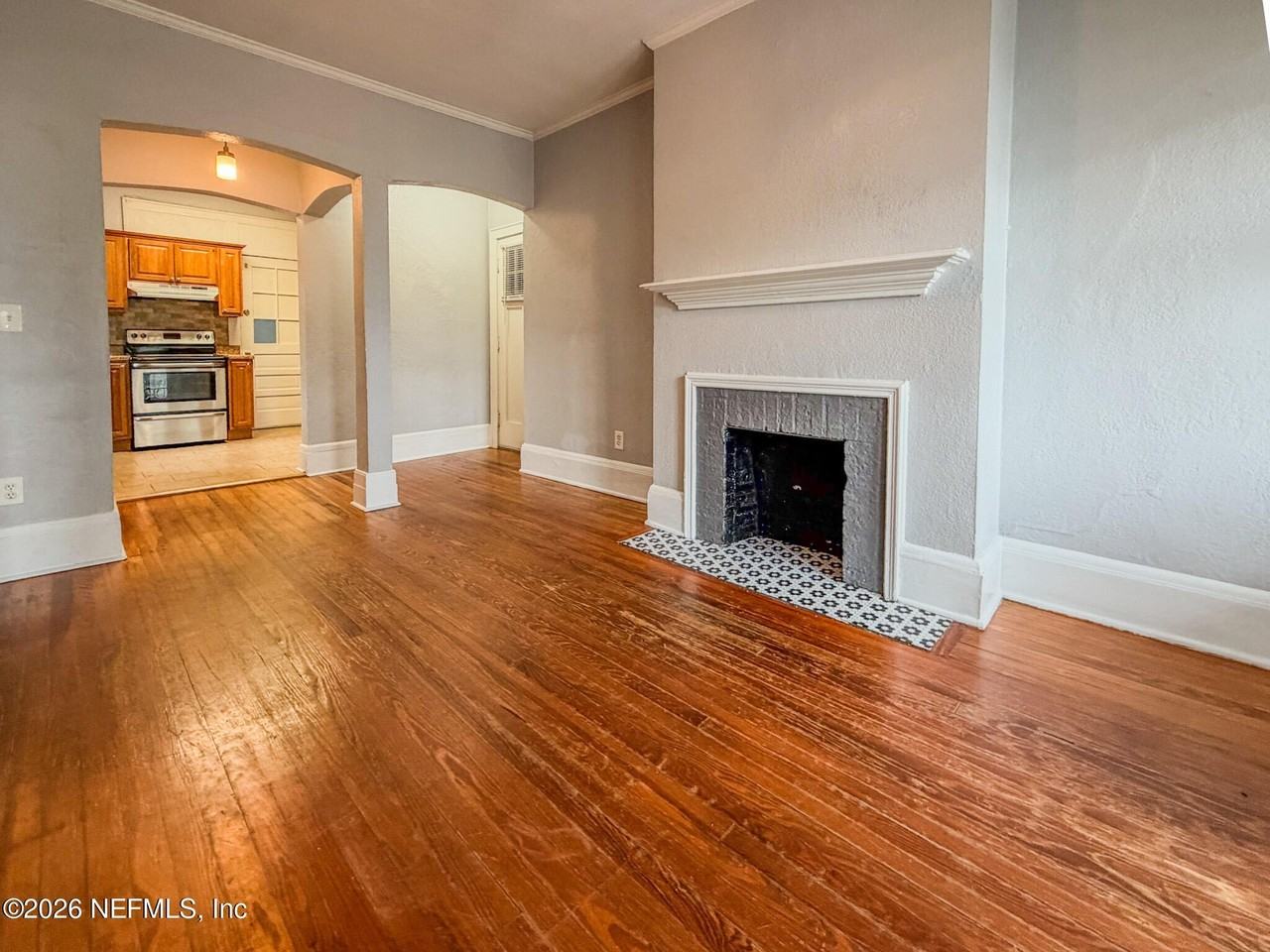 2359 Oak St #2 - Photo 5 of 13