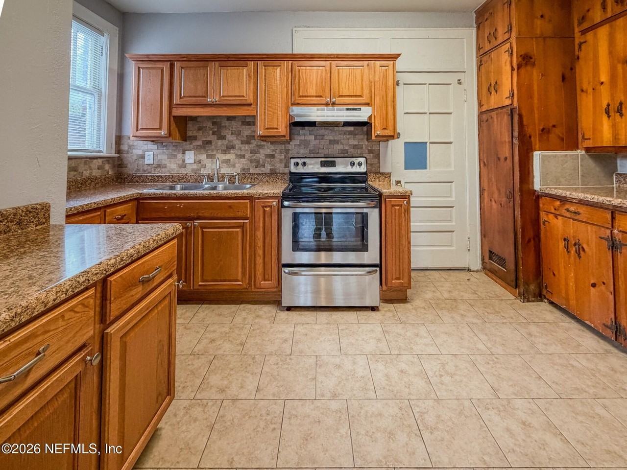 2359 Oak St #2 - Photo 6 of 13