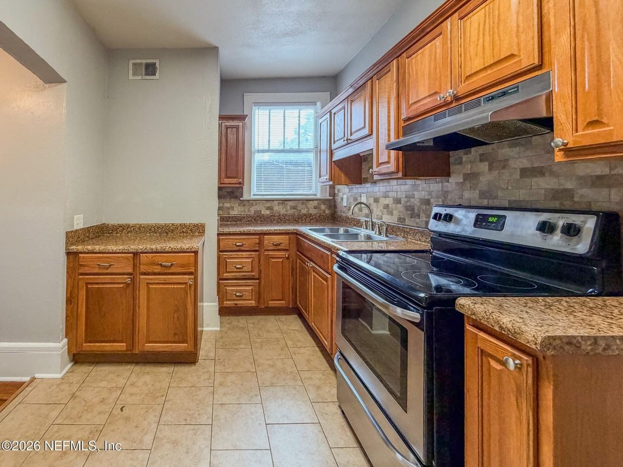 2359 Oak St #2 - Photo 7 of 13