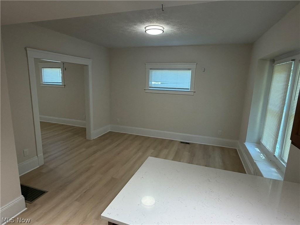 10524 Lee Ave - Photo 5 of 15