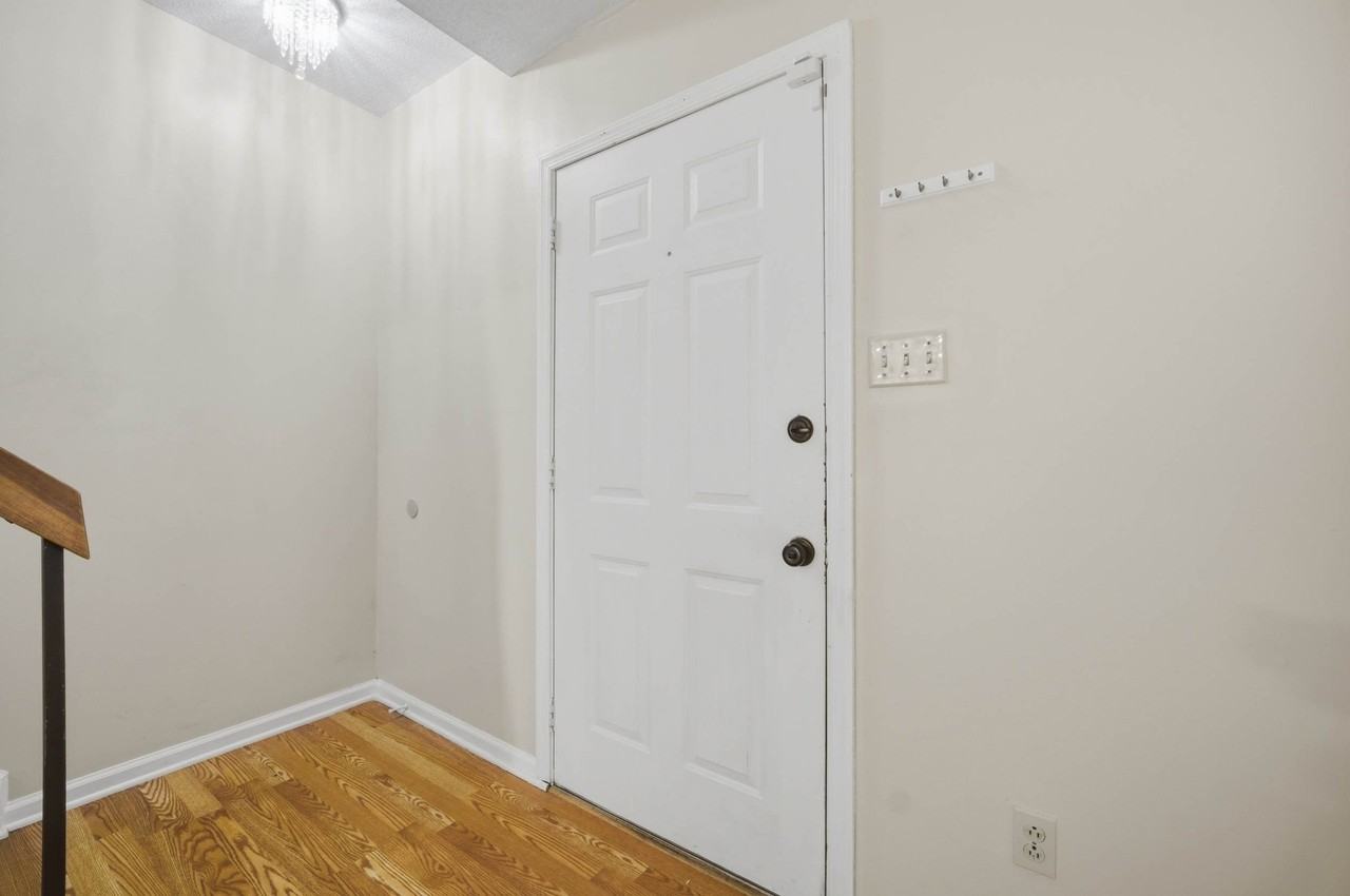 102 Tyburn Ct - Photo 3 of 20