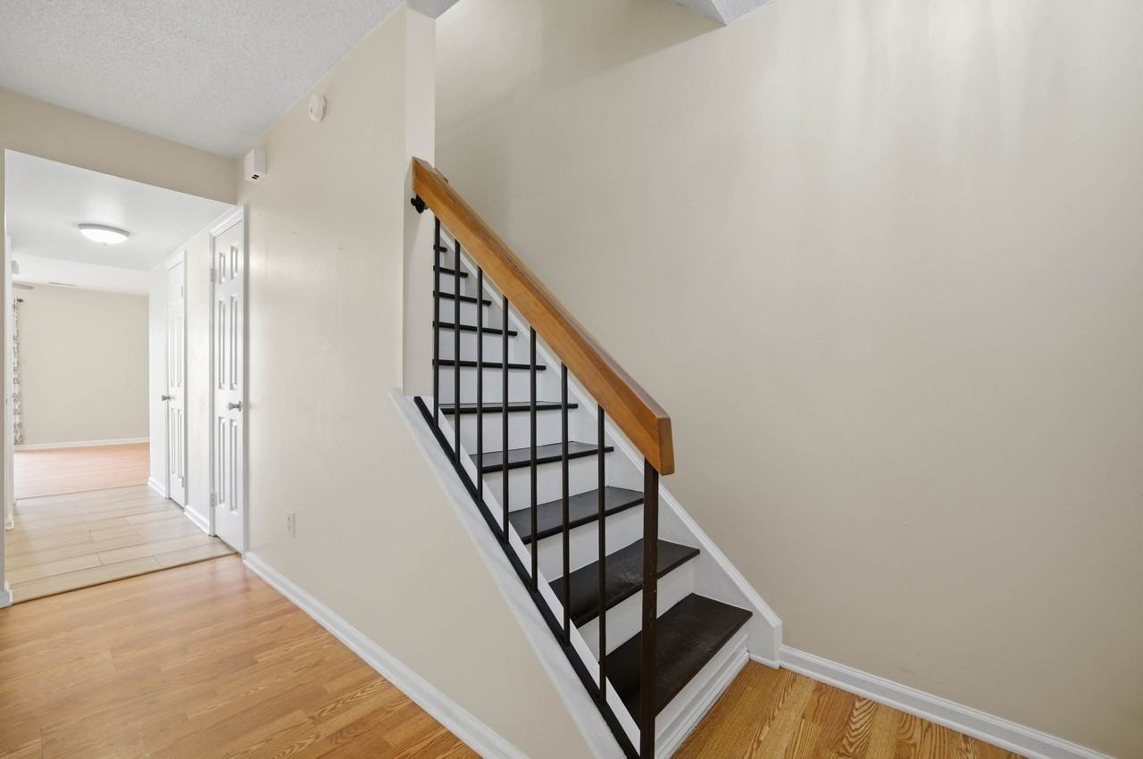 102 Tyburn Ct - Photo 4 of 20