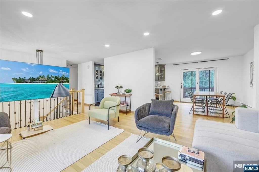 45 Lenox Ave - Photo 3 of 26