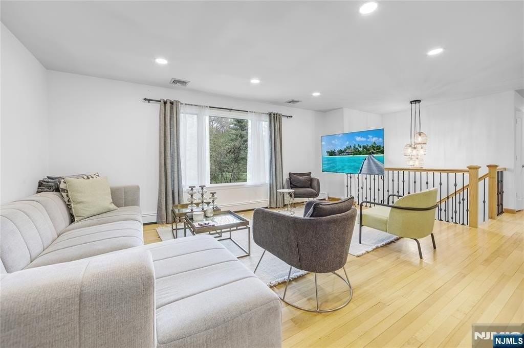 45 Lenox Ave - Photo 4 of 26