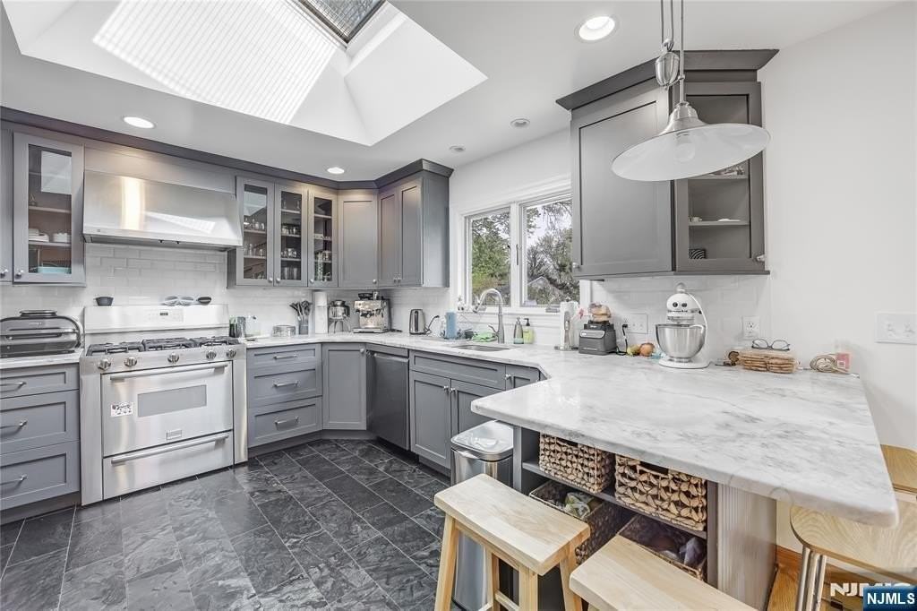 45 Lenox Ave - Photo 6 of 26