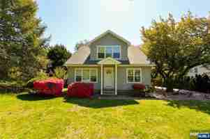 featured image of 385 Goffle Rd #1stFL