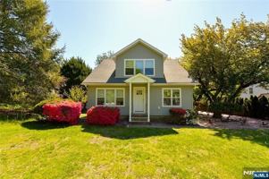 featured image of 385 Goffle Rd #2ndFL