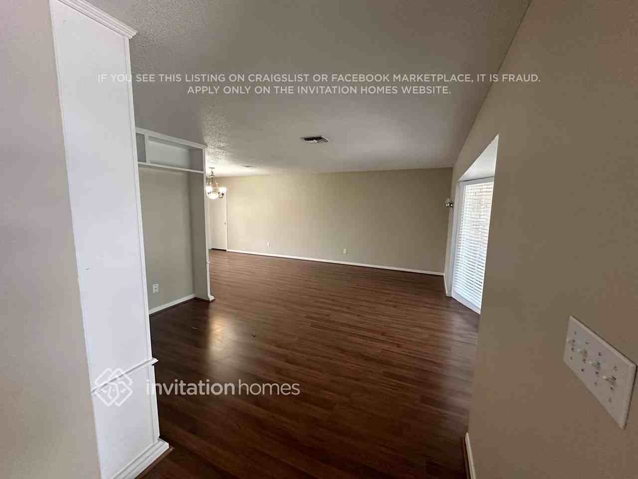 2354 Markingham Rd - Photo 3 of 15
