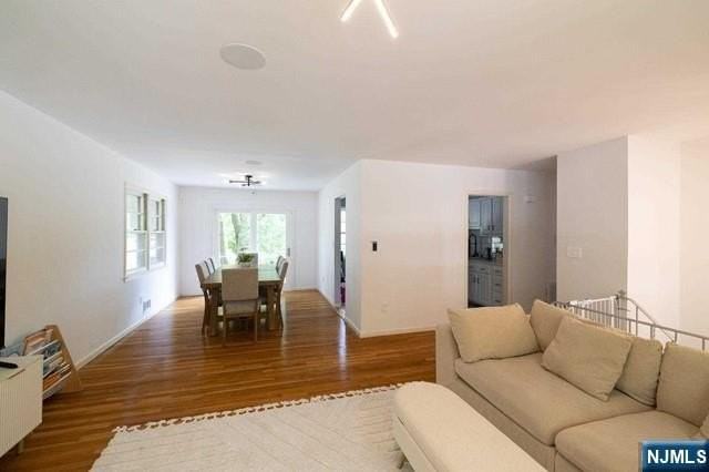 138 Grant Ave - Photo 4 of 23
