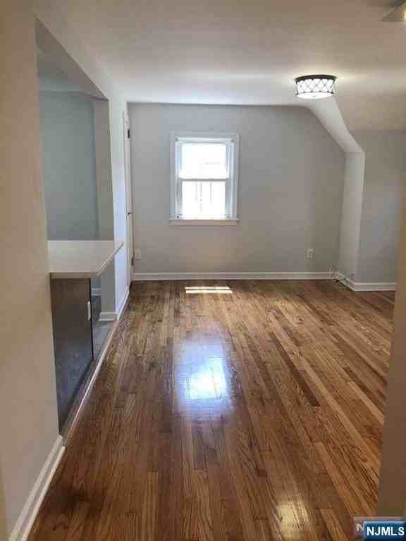 3-33 31st St #2ndFL - Photo 3 of 12