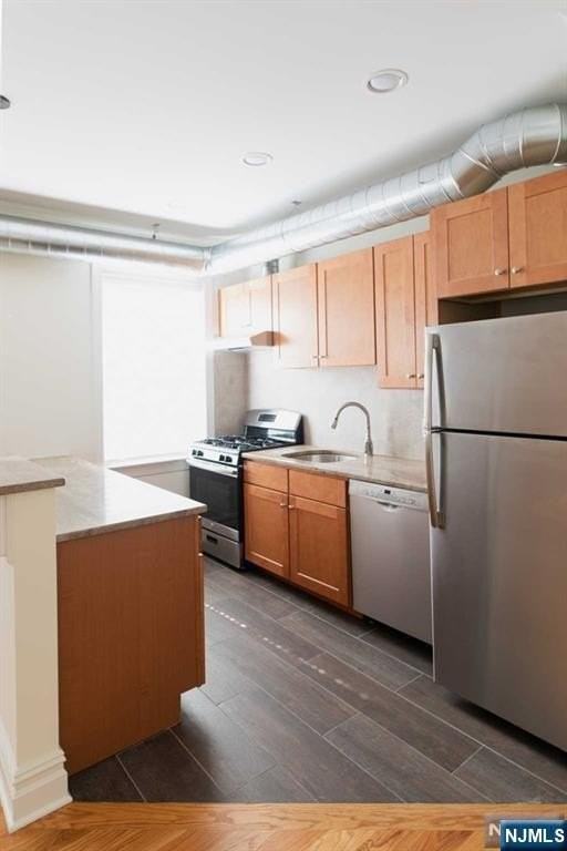 855 Broad Ave #25 - Photo 3 of 29