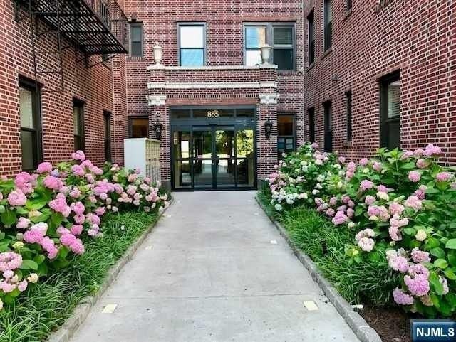 855 Broad Ave #25 - Photo 6 of 29