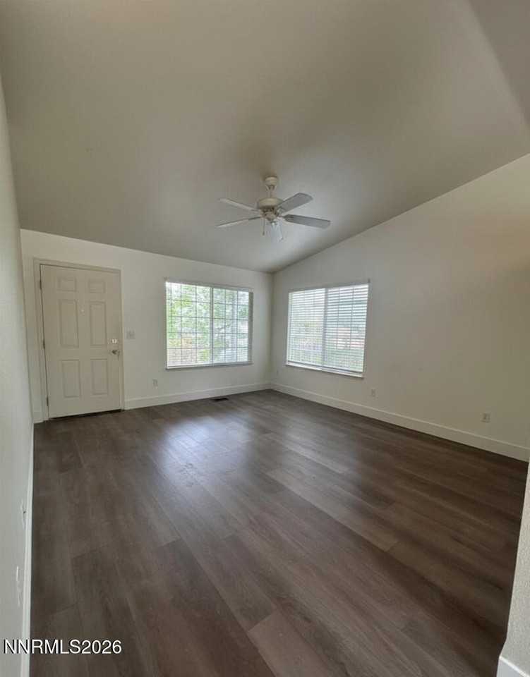 863 Blizzard Ct - Photo 2 of 8