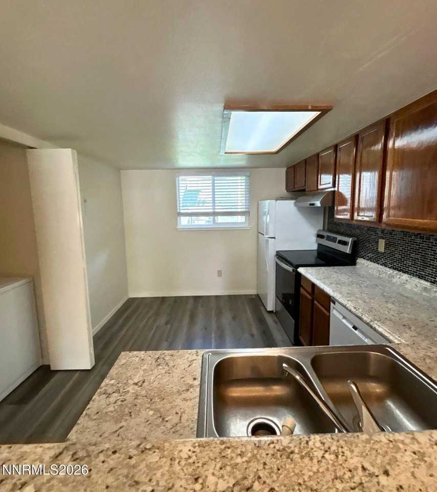 3673 Grant Dr Apt C - Photo 3 of 11