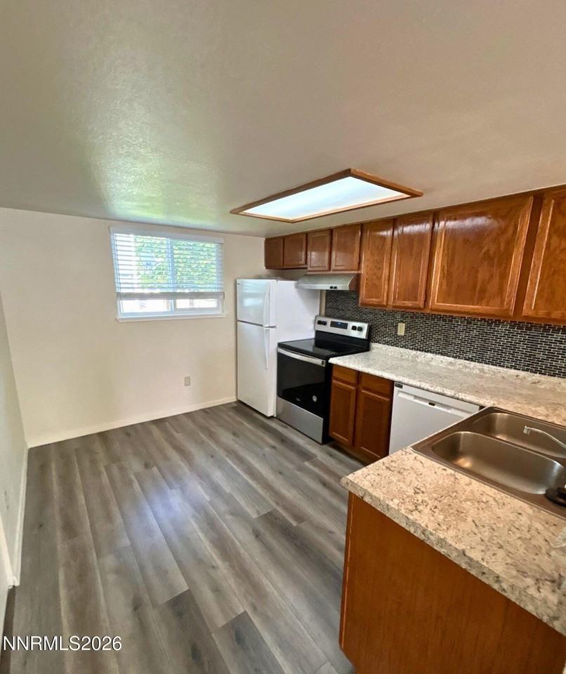 3673 Grant Dr Apt C - Photo 4 of 11
