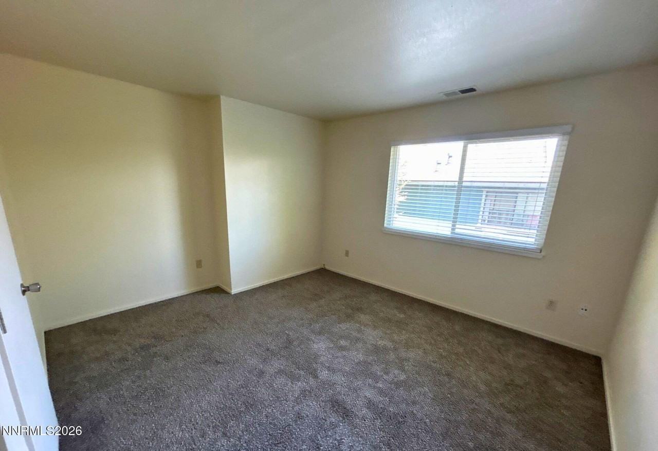 3673 Grant Dr Apt C - Photo 5 of 11