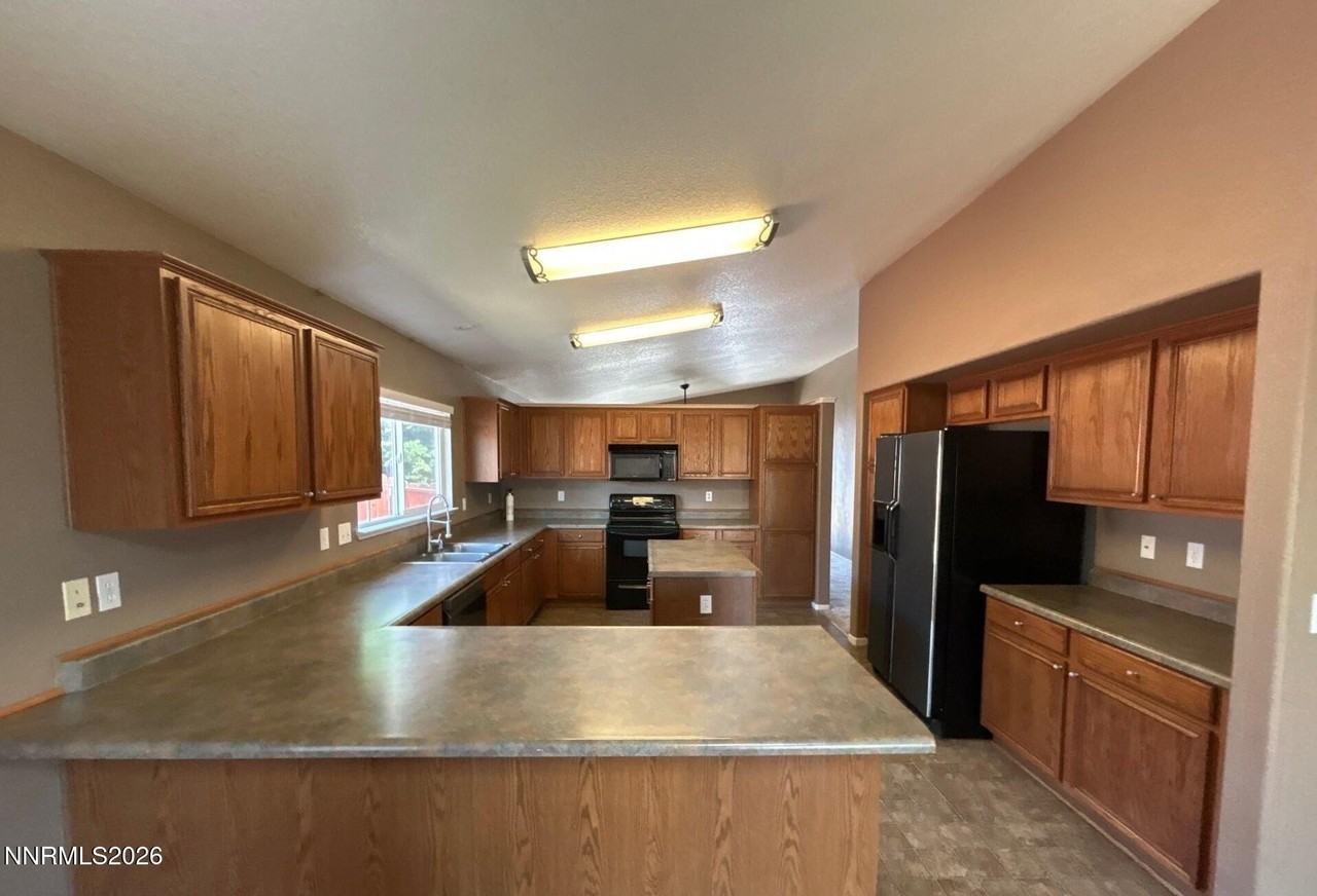 17481 Crystal Canyon Blvd - Photo 4 of 15