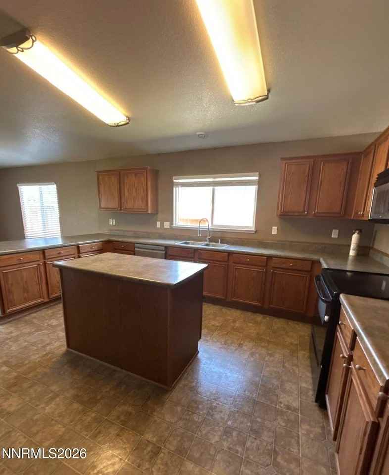 17481 Crystal Canyon Blvd - Photo 5 of 15