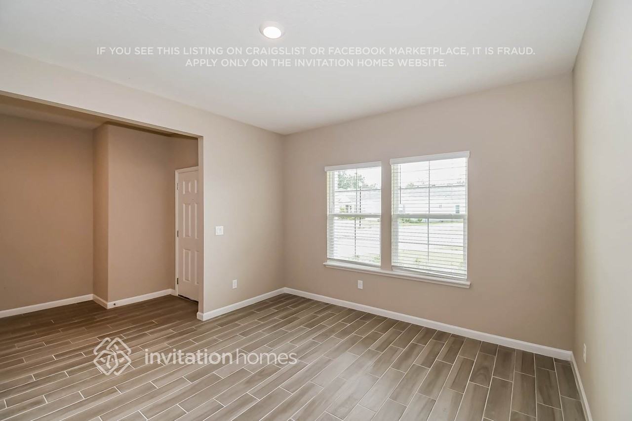 2433 Laylas Way - Photo 3 of 16