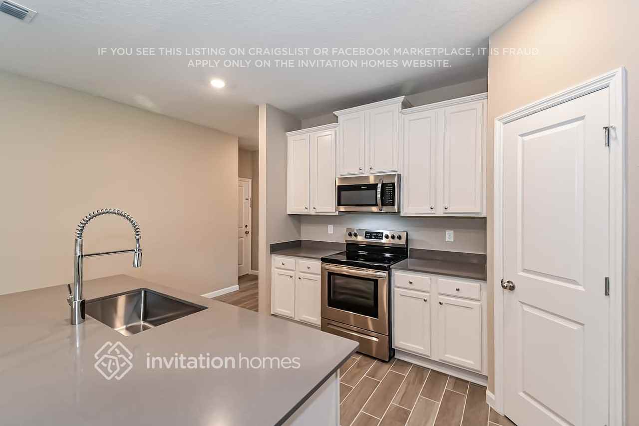 2433 Laylas Way - Photo 7 of 16