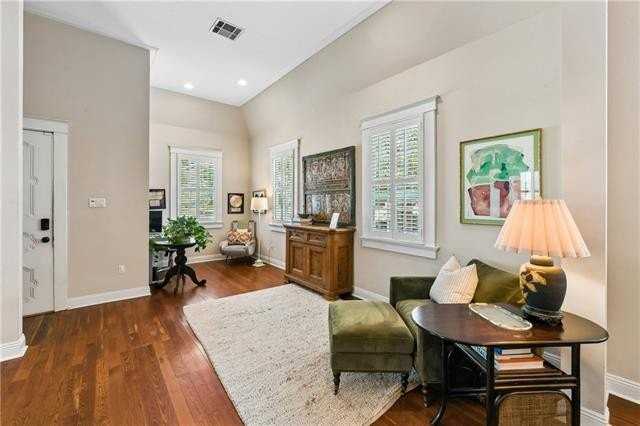 818 Constantinople St - Photo 2 of 25