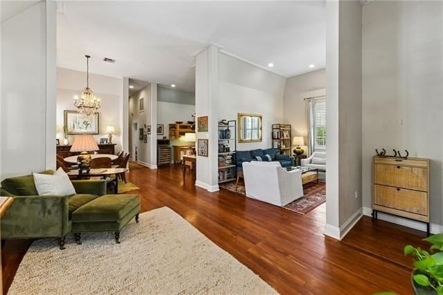 818 Constantinople St - Photo 3 of 25