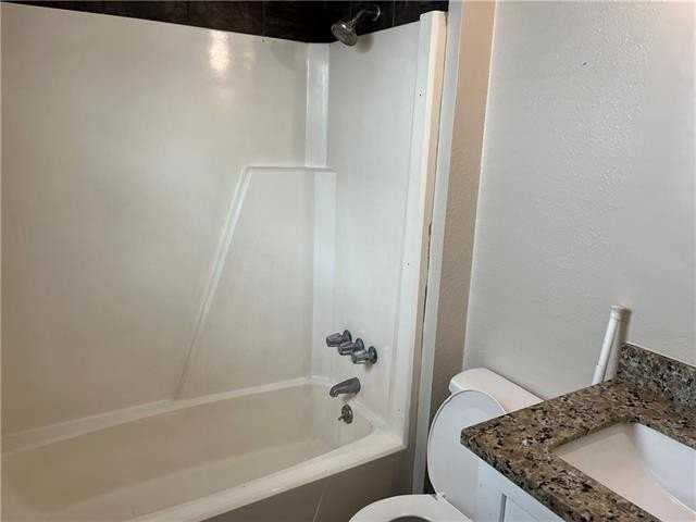 2304 Harvard Ave #4 - Photo 6 of 7