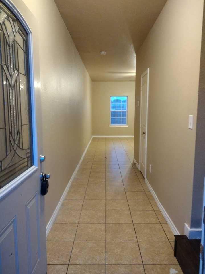 1106 Parkway Trl - Photo 3 of 11