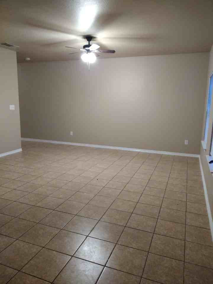 1106 Parkway Trl - Photo 6 of 11