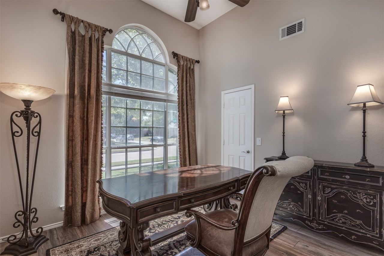 10808 Paisano Dr - Photo 4 of 19