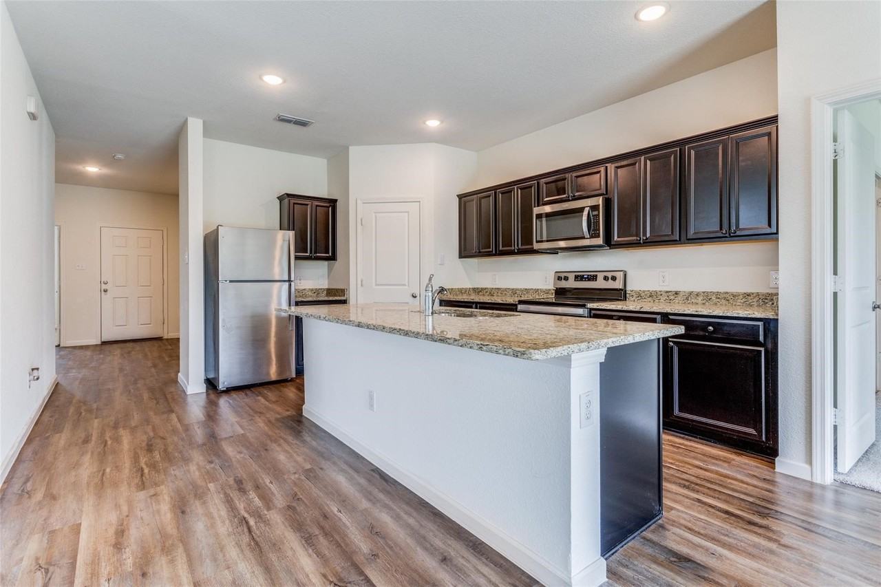 825 Cherry Blossom St - Photo 6 of 25