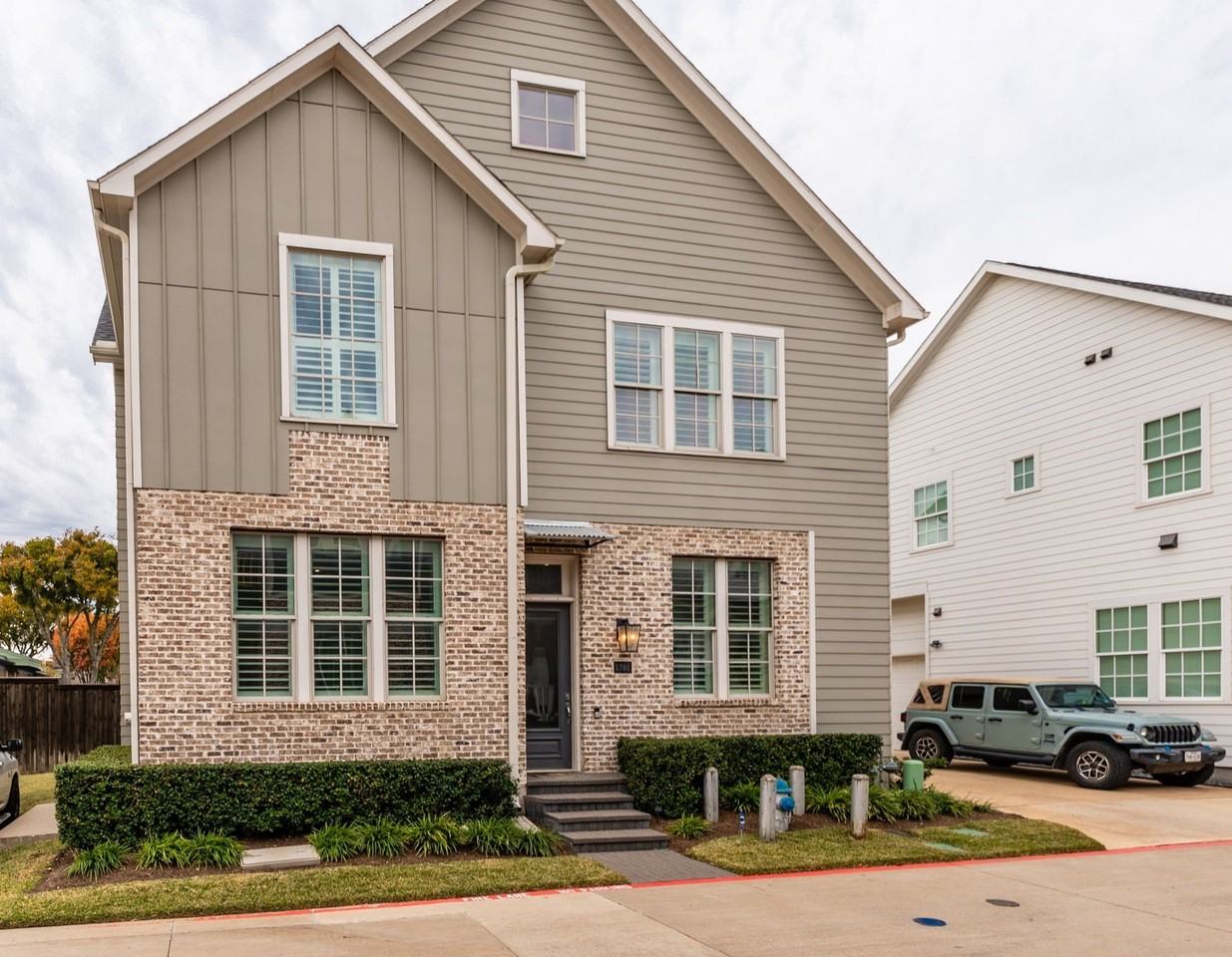 1701 Millsap Ln - Photo 2 of 27