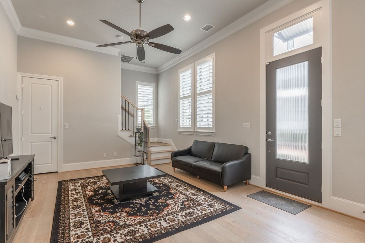 1701 Millsap Ln - Photo 4 of 27