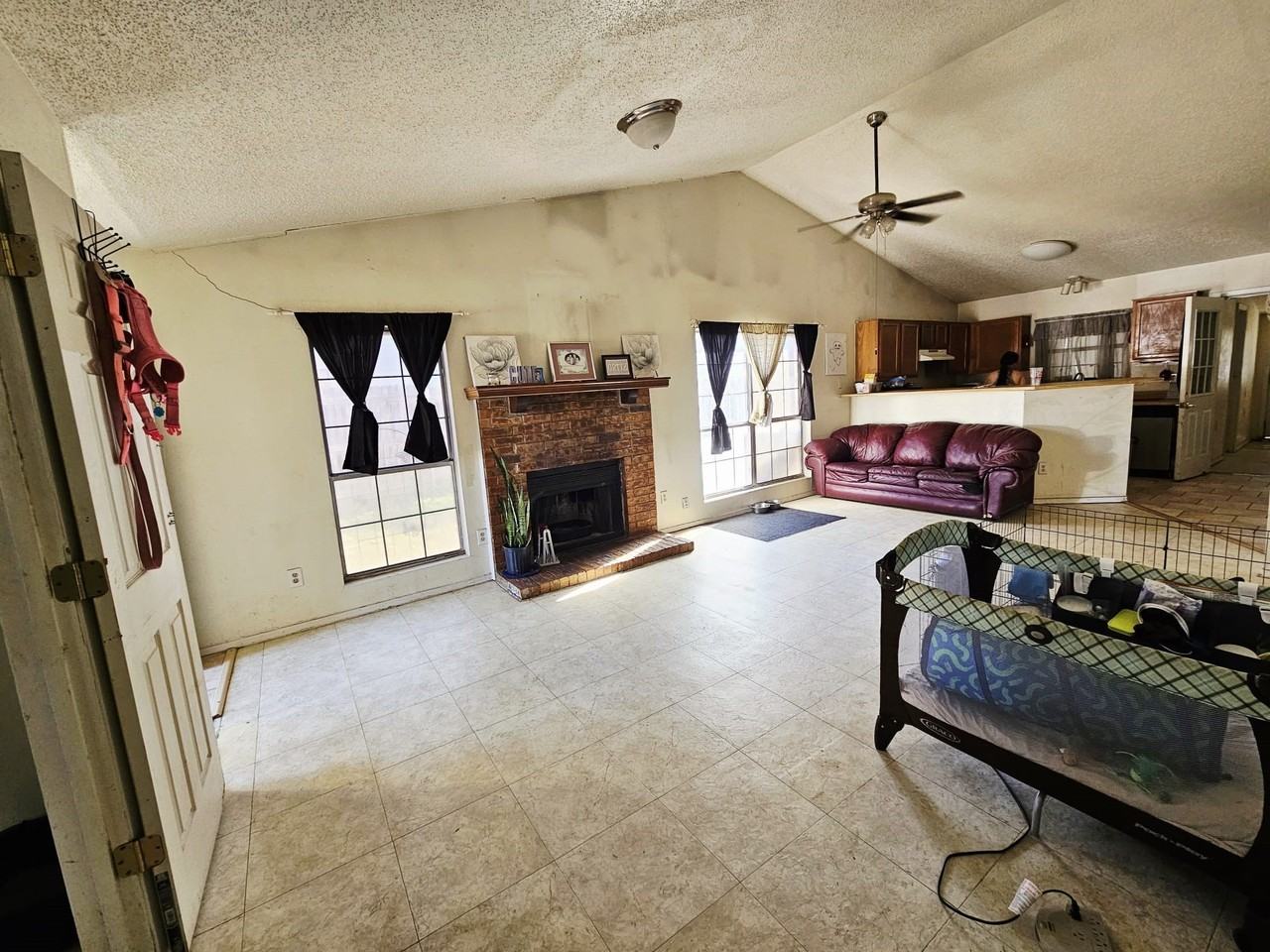 817 Colchester Dr - Photo 4 of 13