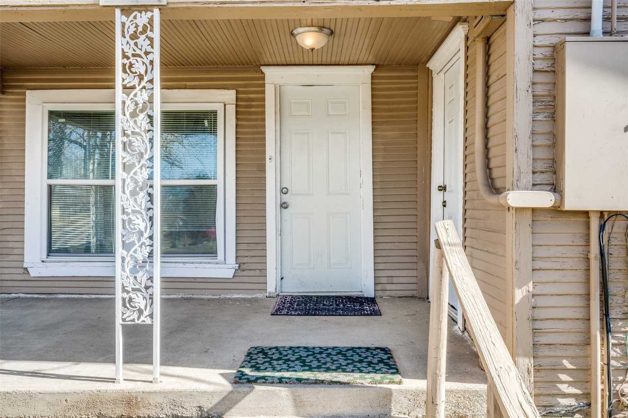 701 Lakey St - Photo 5 of 25