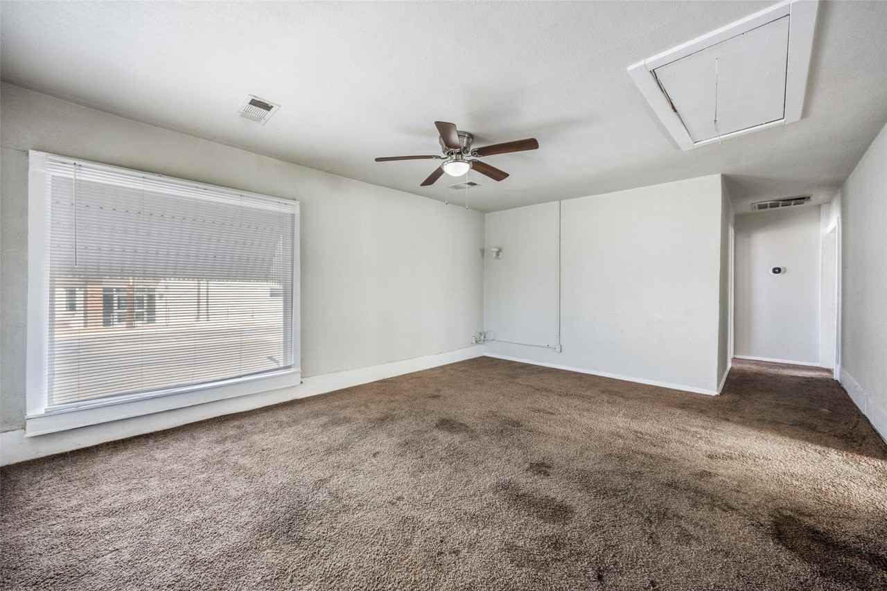 701 Lakey St - Photo 7 of 25