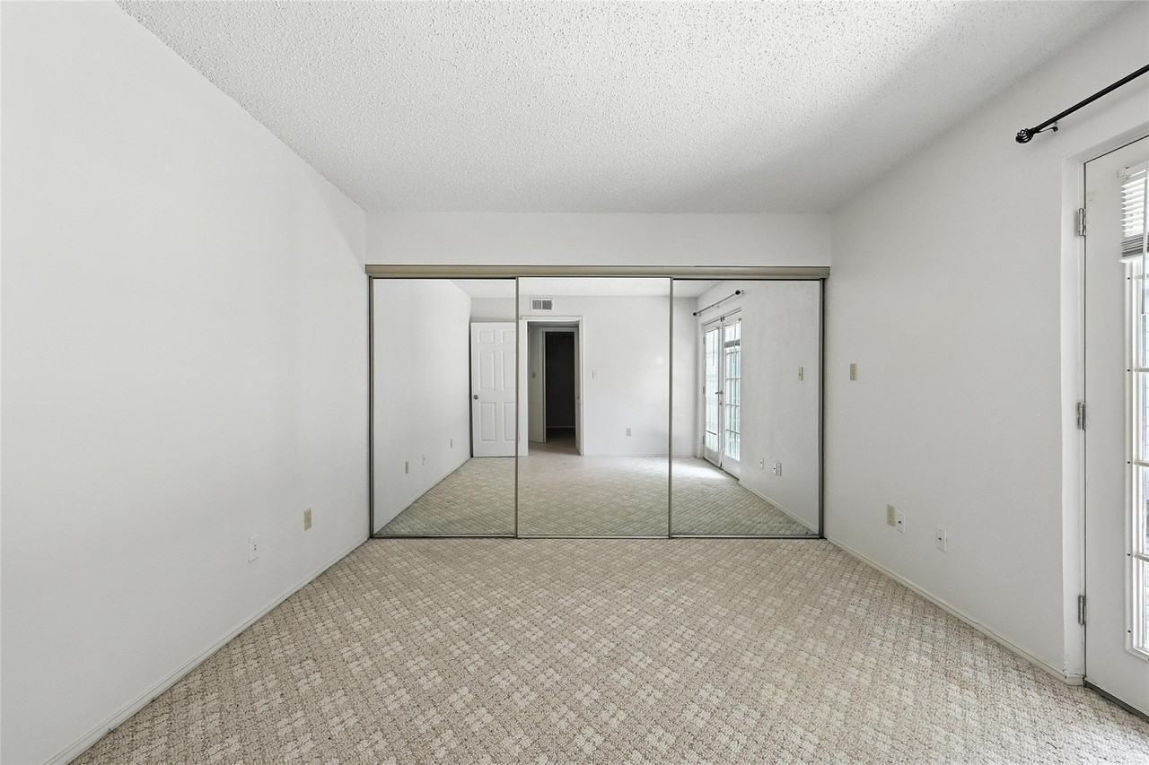 640 Bellaire Dr #B - Photo 6 of 24