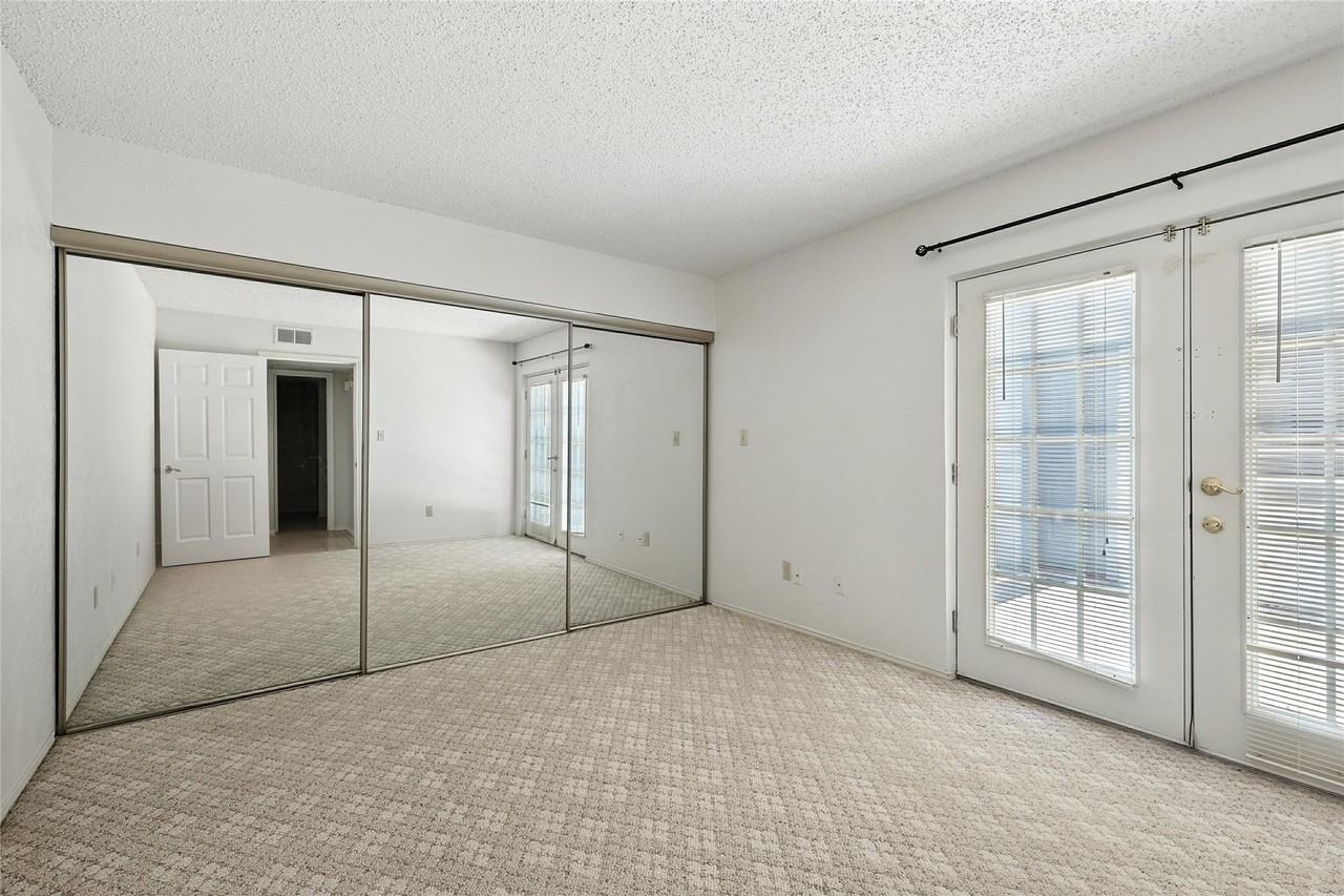 640 Bellaire Dr #B - Photo 7 of 24