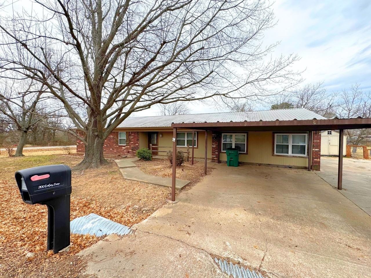 200 Cedar Ln