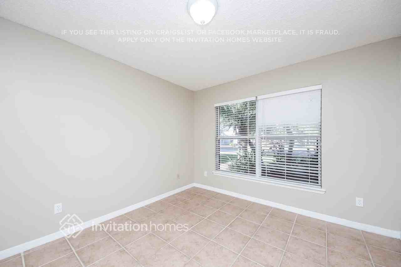 7058 Red Bay Ct - Photo 3 of 6
