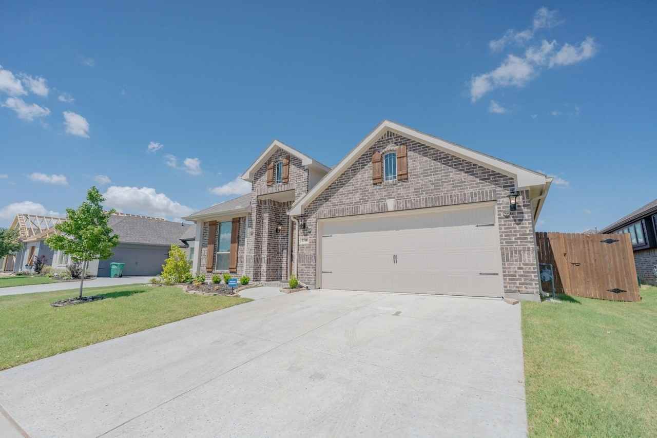 8508 White Rock Ln - Photo 3 of 25