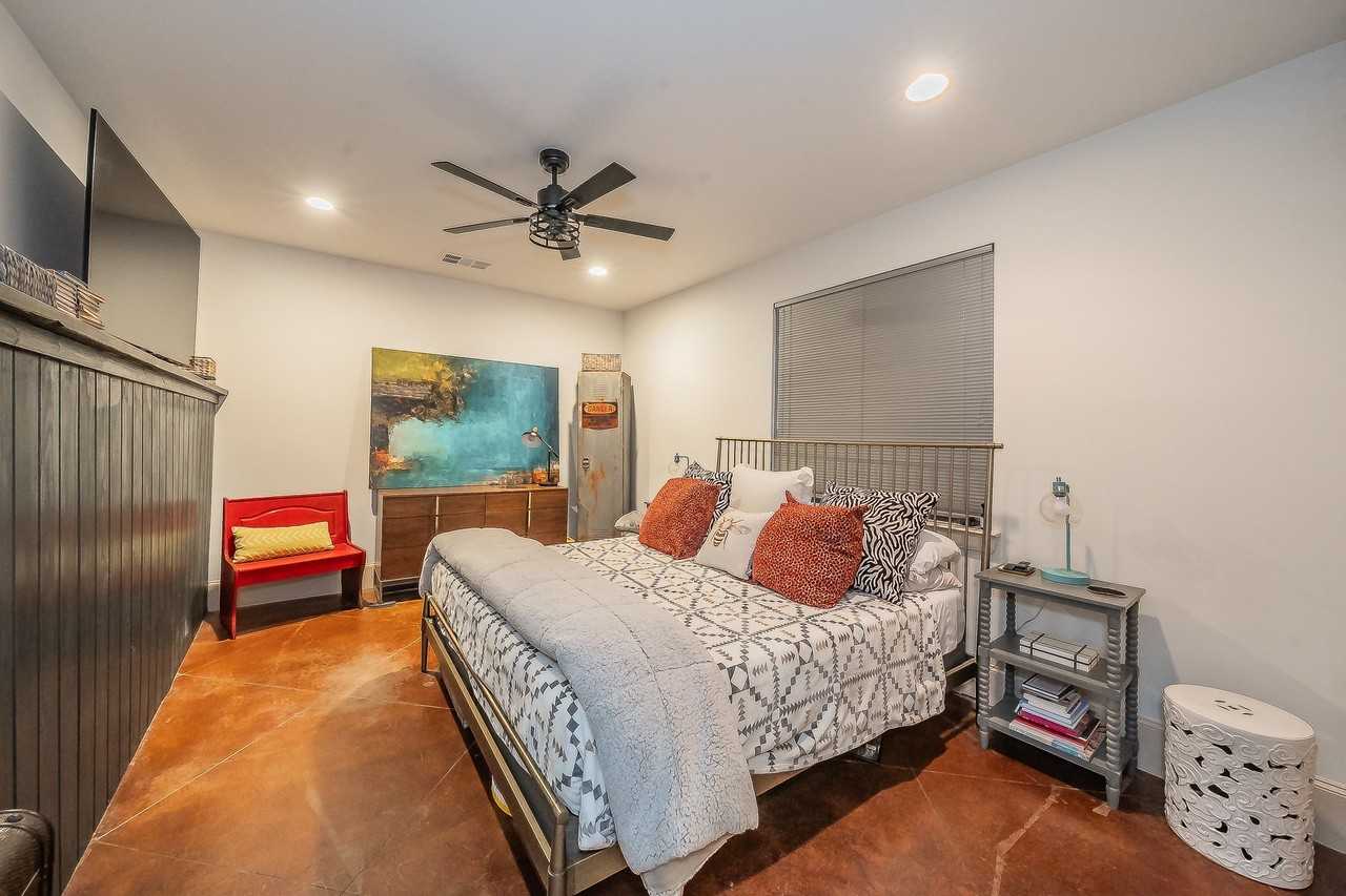 3911 Gilbert Ave #G - Photo 6 of 35